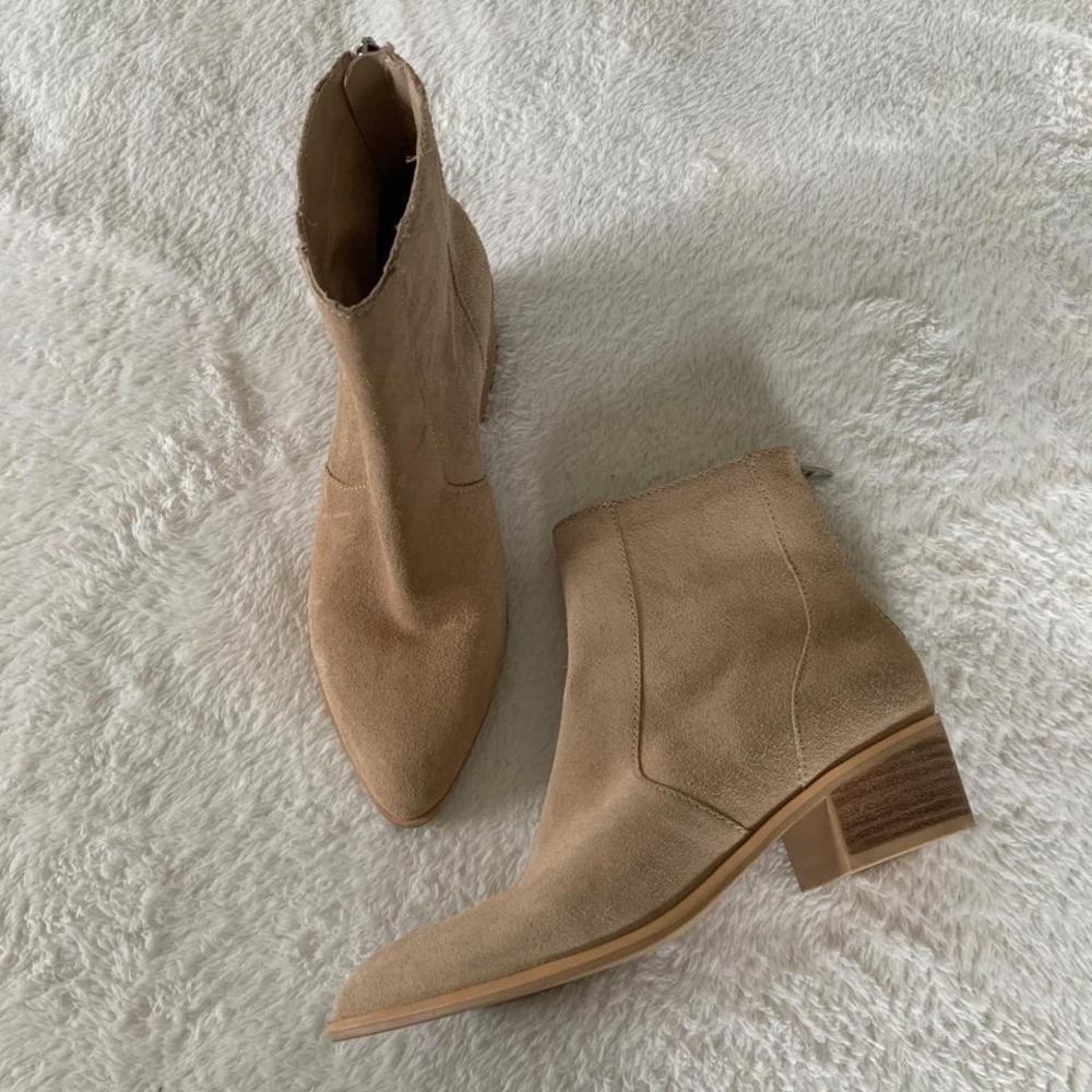 Women's 6.5 DOLCE VITA Tan Suede Western Vibe Almond Toe Short‎ Ankle Booties